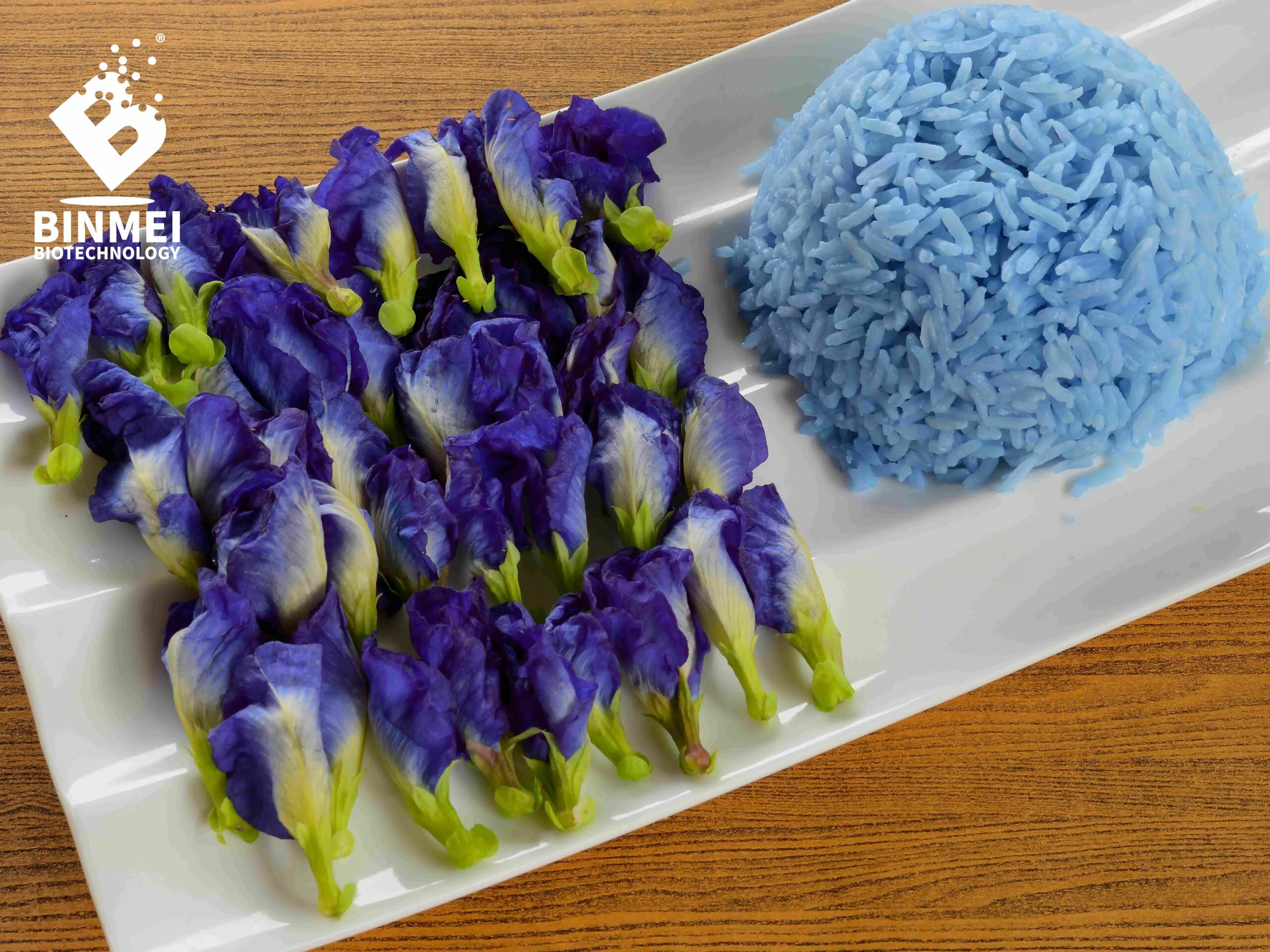 Rice made with the blue pigment extracted from butterfly pea flower extract
