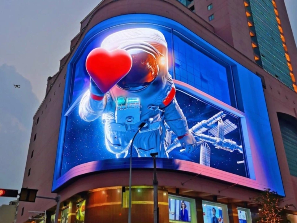 Naked-eye-3D-outdoor-LED-screen-case