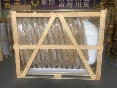 Space-saving bathtub shipping packaging- Stacked freestanding bathtub