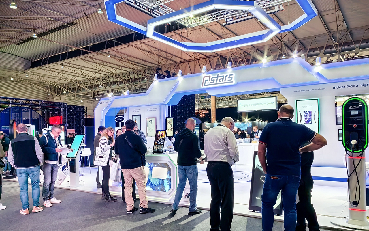 Real_Photos_of_Rcstars_Exhibition_Site3