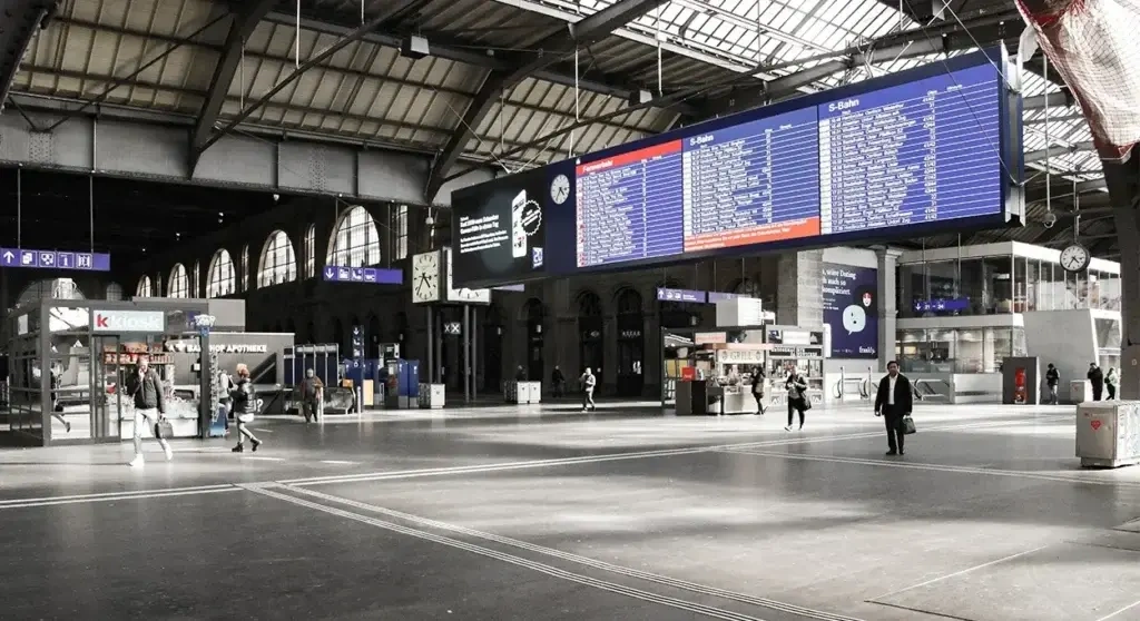 strench lcd display in transportation