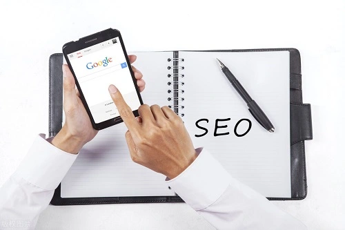 Hand open google site with cellphone