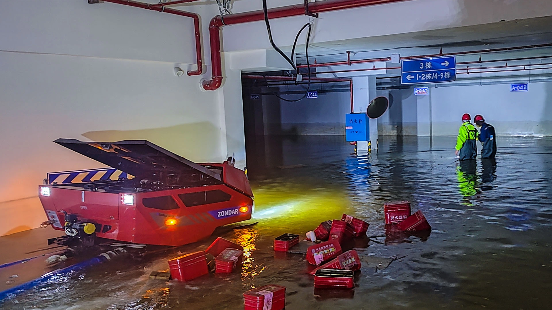 ZONDAR Hydraulic remote control drainage robot drying water from under ground of residential complex