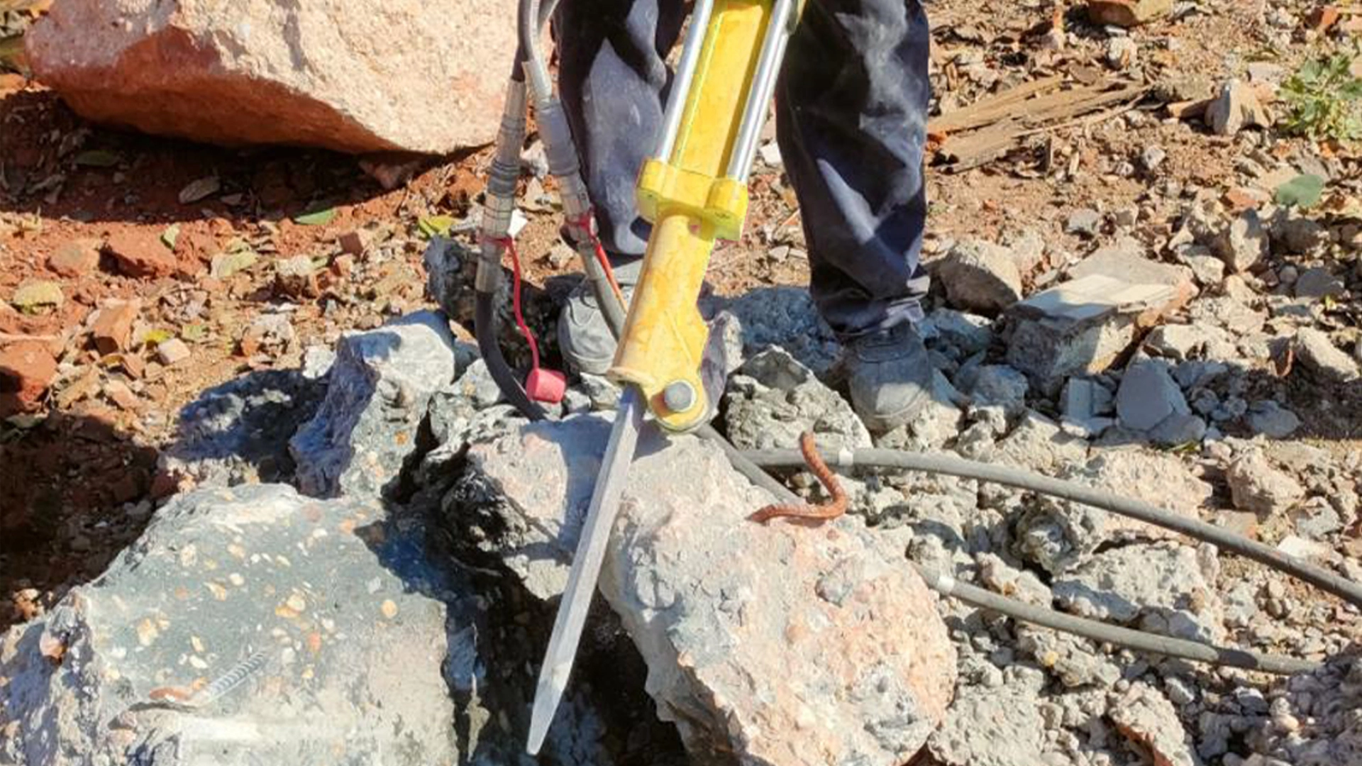 a zondar hydraulic breaker on a broken rock